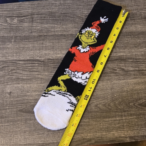 ๐๐ How The Grinch Stole Christmas Fuzzy Crew Socks - Picture 5 of 5